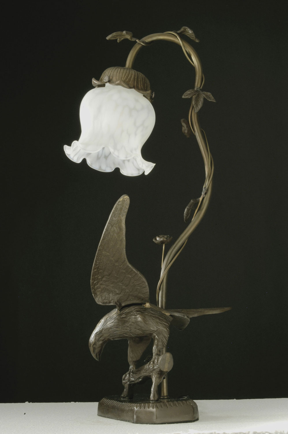 Strike Of The Eagle White One Light Table Lamp